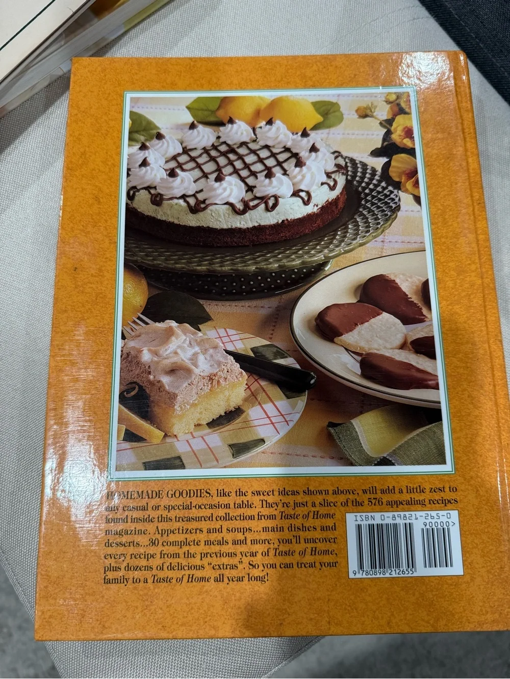Taste of Home 2000 Annual Recipes Cookbook - Colorful Cover